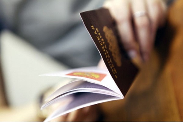 В России могут разрешить использовать вместо оригинала паспорта приложение «Госуслуги»