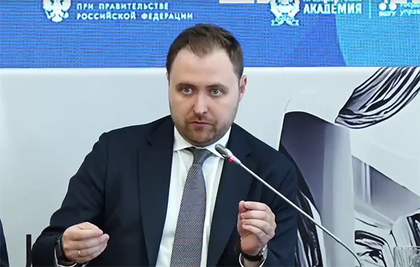 Директор по работе с государственными органами Яндекс Такси Антон Петраков