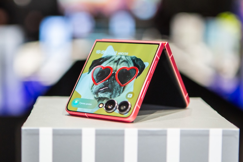 Смартфон Samsung Galaxy Z Flip7