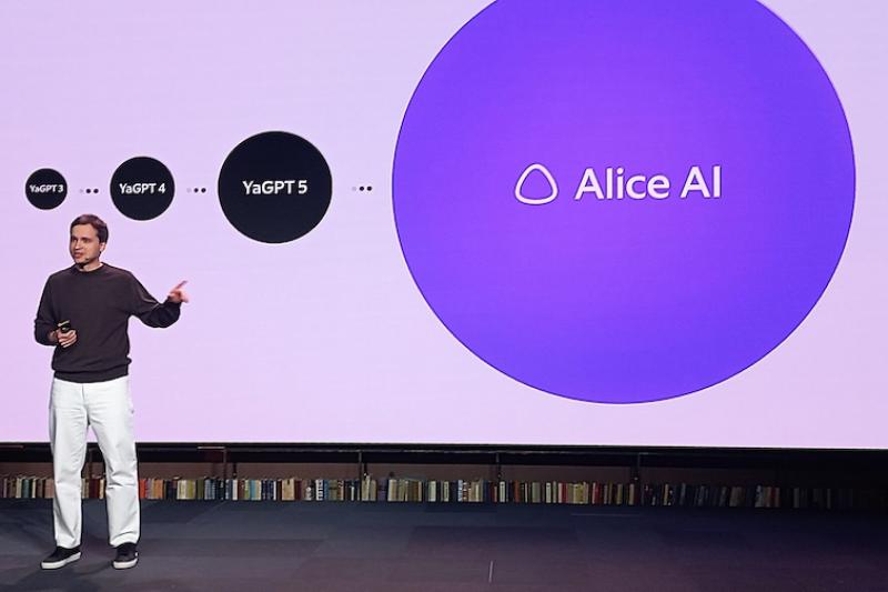 Алиса переходит от слов к делу