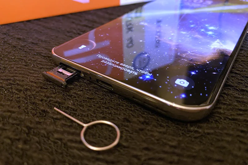 Отсек для SIM-карт не предусматривает установки карты памяти Отсек для SIM-карт не предусматривает установки карты памяти