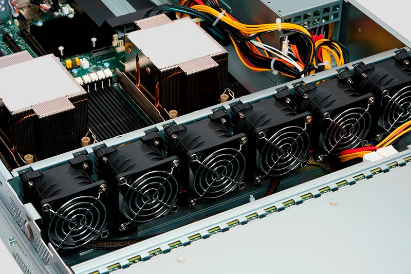 В серверах линейки «Спутник» шесть вентиляторов