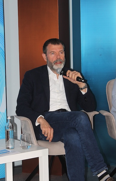 Заместитель генерального директора ИТ-холдинга Т1 по продуктам и сервисам Кирилл Булгаков Заместитель генерального директора ИТ-холдинга Т1 по продуктам и сервисам Кирилл Булгаков