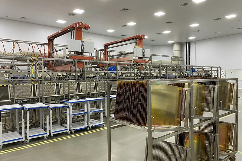 Полный цикл производства печатных плат осуществляется на самом современном оборудовании: пока это только заготовки