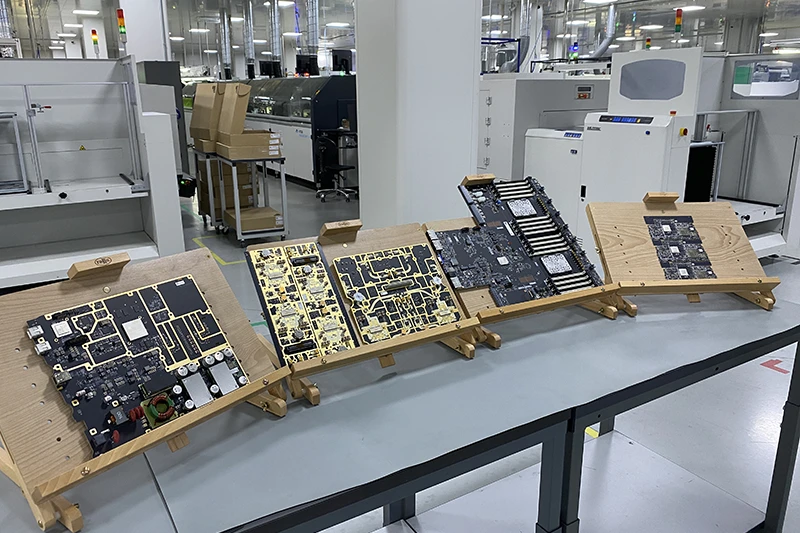 А это уже готовые платы для разных видов оборудования