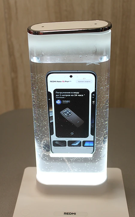 Демонстрация герметичности моделей Redmi Note 15 Демонстрация герметичности моделей Redmi Note 15