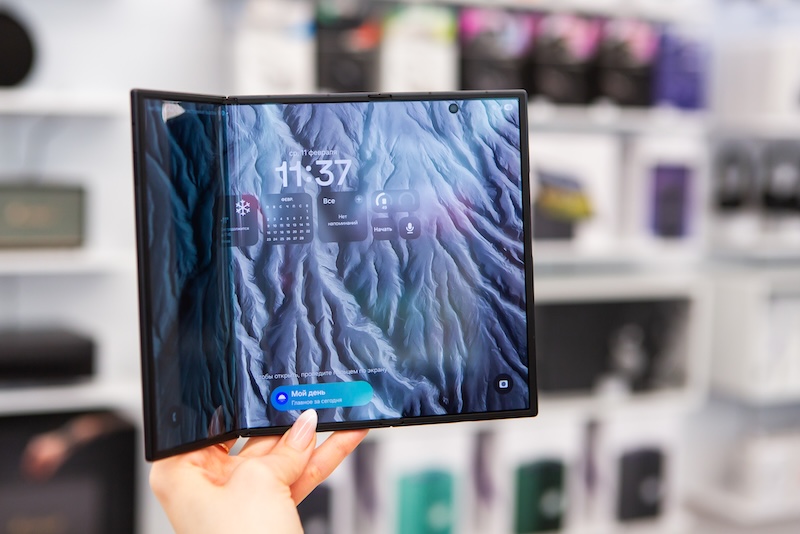 Samsung Galaxy Z Trifold в режиме планшета Samsung Galaxy Z Trifold в режиме планшета