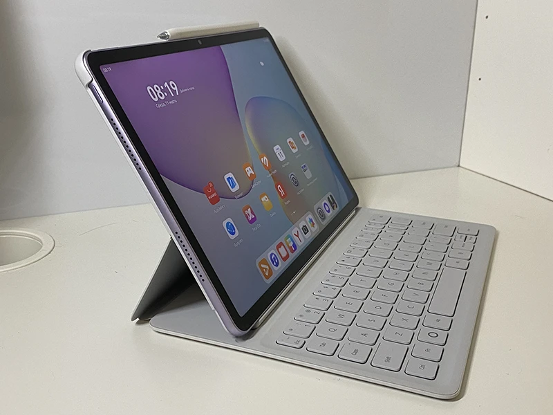 Чехол позволяет установить планшет горизонтально только в одном положении