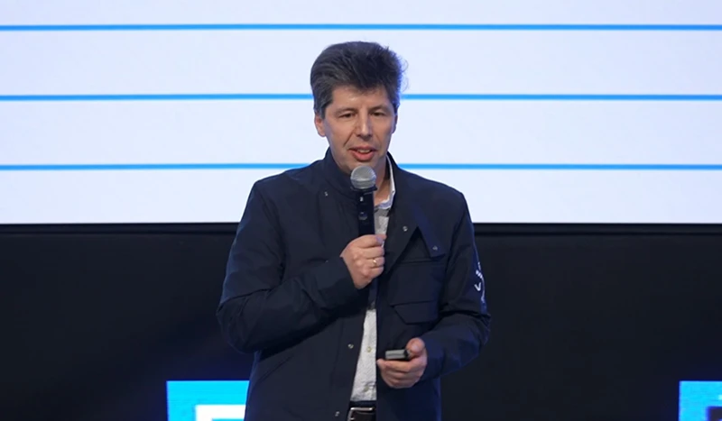 Архитектор клиентского опыта будущего UserGate Михаил Кадер Архитектор клиентского опыта будущего UserGate Михаил Кадер