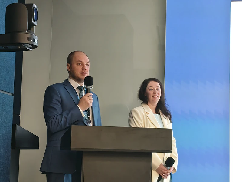Директор департамента развития продаж в образовании &laquo;Группы Астра&raquo; Роман Борисов и руководитель отдела образовательных проектов &laquo;Группы Астра&raquo; Елена Попцова