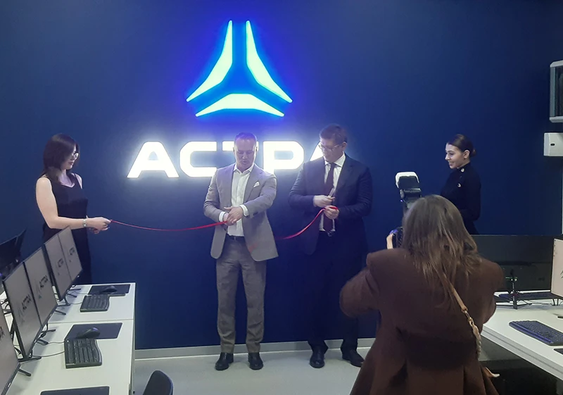 Первый заместитель гендиректора &laquo;Группы Астра&raquo; Николай Прянишников (слева) и ректор МТУСИ Сергей Ерохин открыли ИT-лабораторию &laquo;Группы Астра&raquo; в МТУСИ