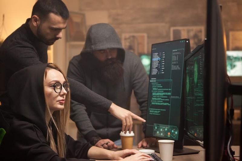 Хакеры ломают интернет-магазины через критическую дыру Adobe которую только начали закрывать