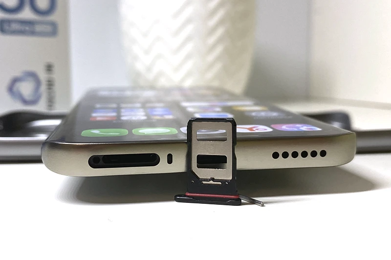 Слот для двух NanoSIM. А вот SD-карта не поддерживается Слот для двух NanoSIM. А вот SD-карта не поддерживается