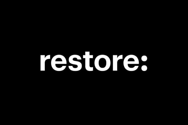 restore: первым привез в Россию складной iPhone Duo — новинку уже можно увидеть во флагманском магазине на Неглинной